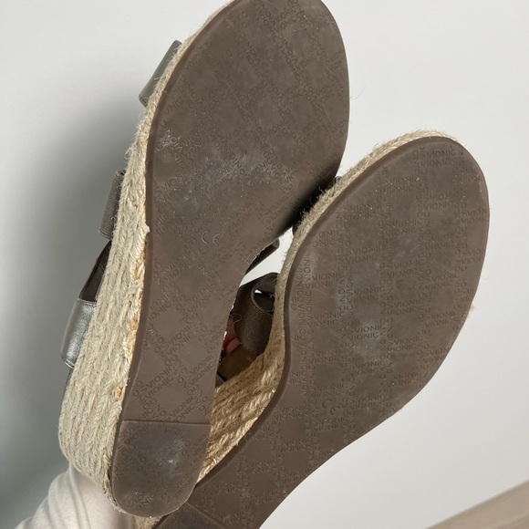 Vionic | Women’s Ainsleigh Wedge Sandal Size 10 - Picture 6 of 9